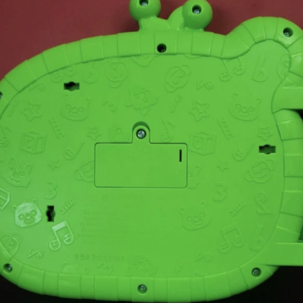 CoComelon MacDonald Farm Musical Electronic Learning Book - Picture 3 of 4